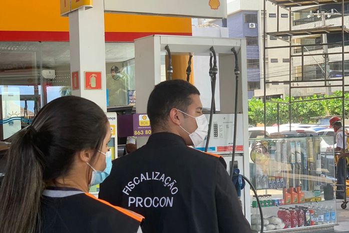 Procon Maceió fiscaliza postos para apurar se houve aumento abusivo em preços de combustíveis