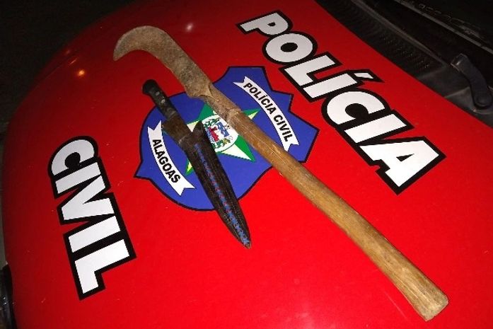 Armas brancas apreendidas na ação