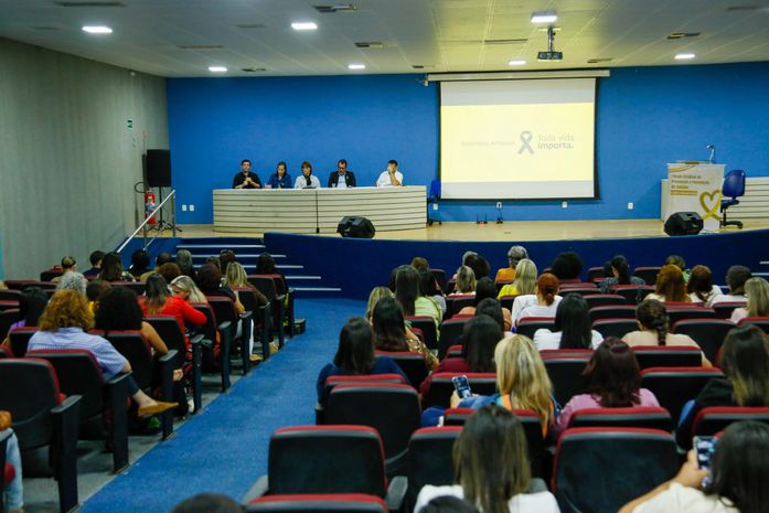 Seduc apresenta ações de saúde mental voltadas ao público escolar durante fórum de prevenção ao suicídio