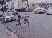 Vídeo: Casal é denunciado e procurado pela polícia após assaltar pedestres em Maceió