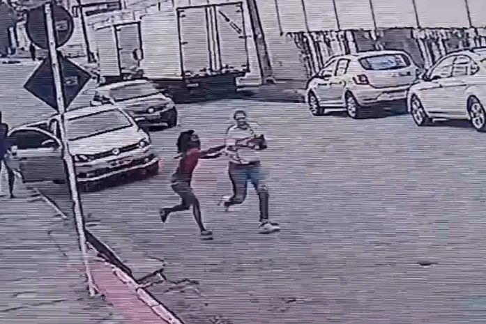 Vídeo: Casal é denunciado e procurado pela polícia após assaltar pedestres em Maceió