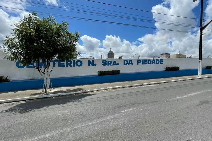 Cemitério Nossa Senhora da Piedade em Anadia recebe manutenção para Dia de Finados