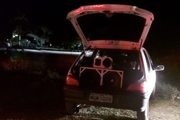 Homem é morto a tiros dentro de veículo em Marechal Deodoro