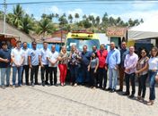 Prefeita Jeannyne Beltrão entrega ambulância à população de Jequiá da Praia