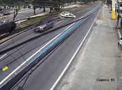 Vídeos mostram motorista que matou motociclista na Fernandes Lima trafegando na contramão