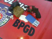 Jovens são presos com arma e drogas em Rio Largo