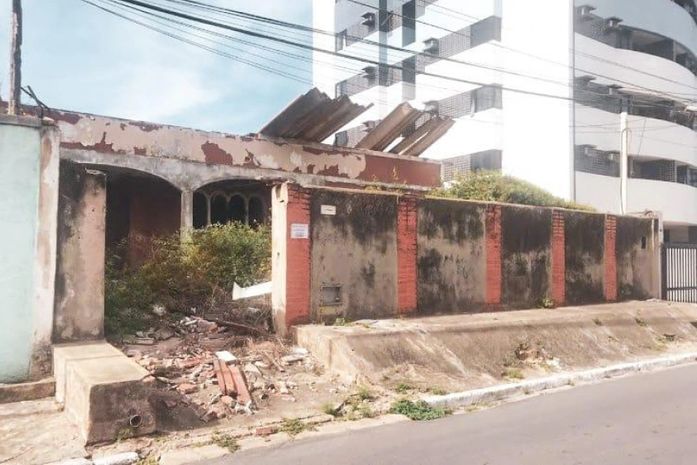 Imóvel abandonado