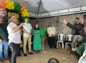 Evento político é interrompido por mulher acusando ex-prefeito da morte do pai, em Roteiro
