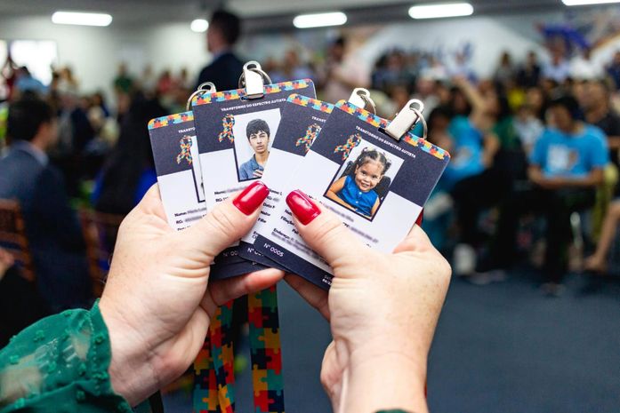 Secdef entrega mais de 600 documentos para pessoas com autismo e deficiência nesta quarta-feira