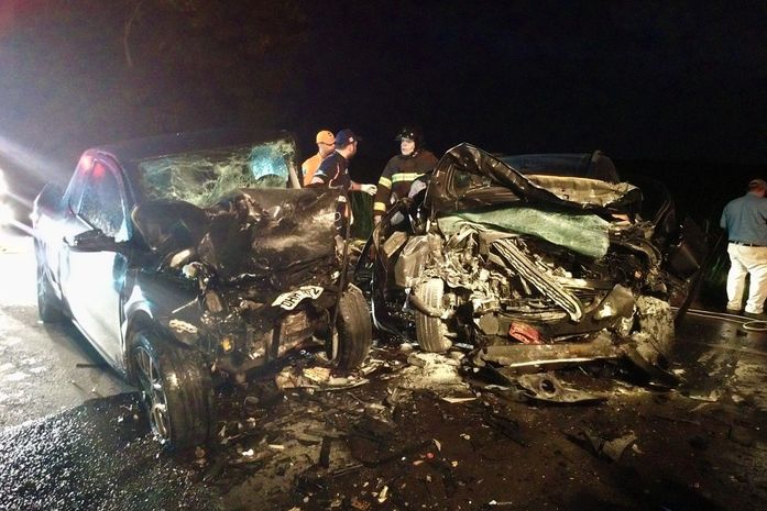Colisão entre veículos deixa dois mortos e seis feridos em Atalaia