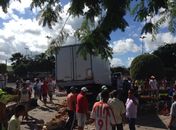 Caminhão perdeu freio e destruiu mureta em praça