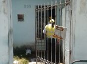 Idosos em situação de vulnerabilidade são auxiliados por agentes da Ronda no Bairro