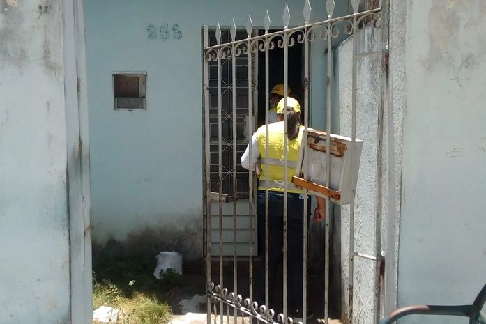 Idosos em situação de vulnerabilidade são auxiliados por agentes da Ronda no Bairro
