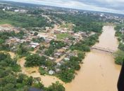 Bolsonaro sobrevoa cheias no Acre e anuncia medidas de socorro