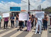 Enfermeiros de dois hospitais de Maceió entram em greve por salários atrasados e más condições