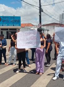Enfermeiros de dois hospitais de Maceió entram em greve por salários atrasados e más condições