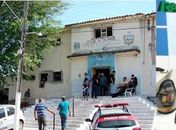 Suspeito é preso após tentar roubar veículo em delegacia