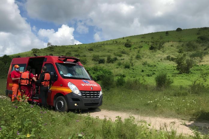 Bombeiros atendem feridos em colisão entre motos em Maragogi