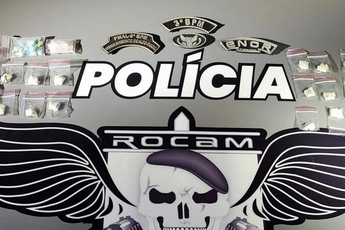 Advogada é presa por tráfico após ser flagrada dirigindo carro com faróis apagados em Arapiraca