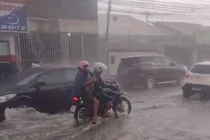 Temporal provoca alagamentos em Arapiraca