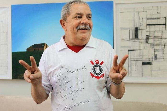 Investigação mira pagamentos da Odebrecht a empresa de marketing do filho de Lula.