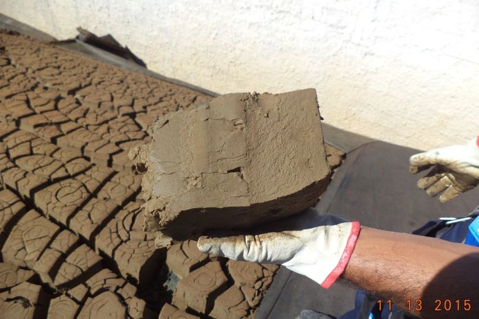 Produção de tijolos com resíduos do tratamento da água é tema de pesquisa acadêmica