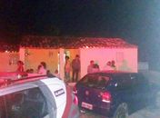 Homem é assassinado a tiros na varanda de casa