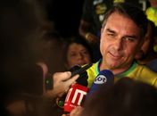 Além de golpista, mau perdedor: Flávio Bolsonaro não reconhece a derrota