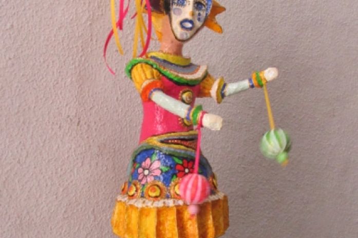 Mostra conta com esculturas criadas com a técnica de papel colê e machê