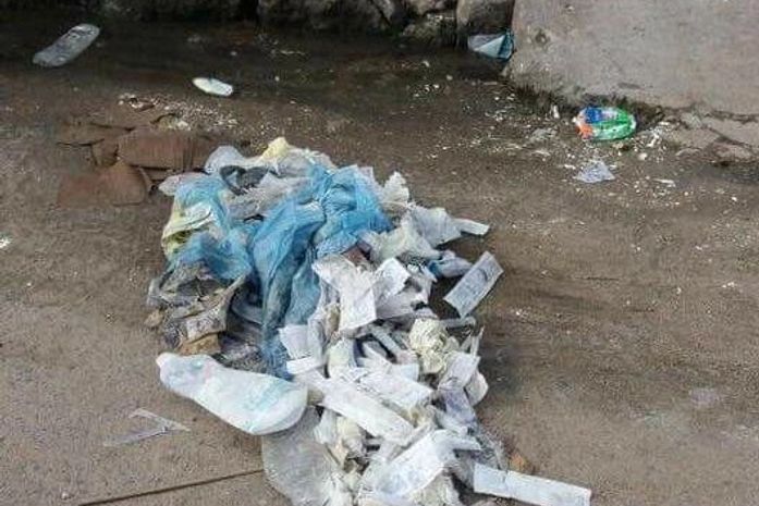 Moradores de Girau do Ponciano flagram lixo hospitalar descartado em via pública