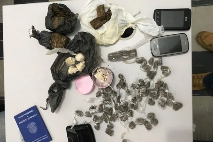 Acusados de tráfico de drogas são presos no Barro Duro