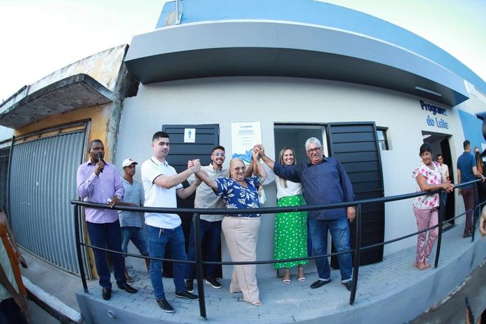 61 anos: Maribondo ganha banheiros públicos e Programa do Leite passa a ter nova sede