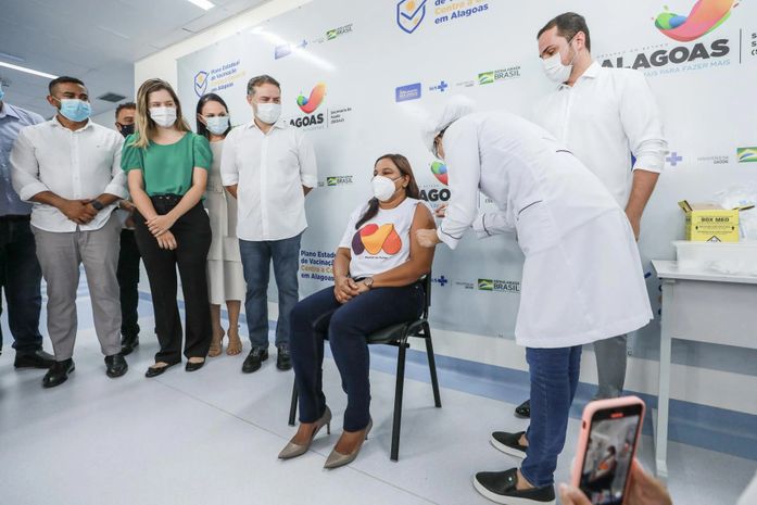 Governador afirma que pandemia não será controlada se parte da população não comparecer à vacinação