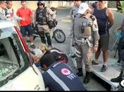 Policial militar fica ferido após colisão de carro e moto na Avenida Assis Chateaubriand