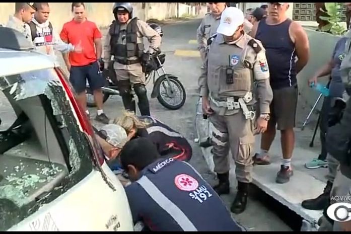 Policial militar fica ferido após colisão de carro e moto na Avenida Assis Chateaubriand