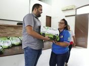 Prefeito Tiago Freitas entrega fardamentos para servidores da Saúde 