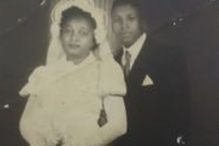 Hoje é o aniversário do Seu Antonio,mas,ele está morto.