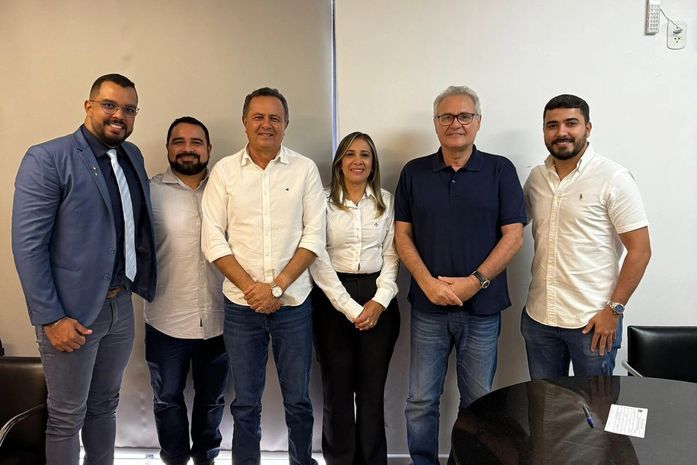 Senador Renan destaca administração de Mandú durante filiação de Fal e Vinicius