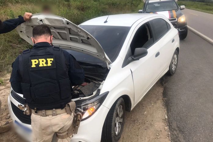 PRF em Alagoas prende homem que dirigia carro roubado com sinais de adulteração na BR 316