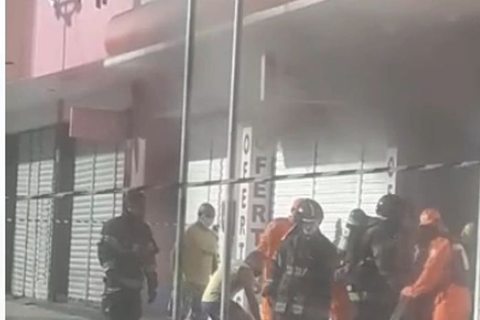 Vídeo: Incêndio provocado por disjuntor atinge sapataria em Arapiraca