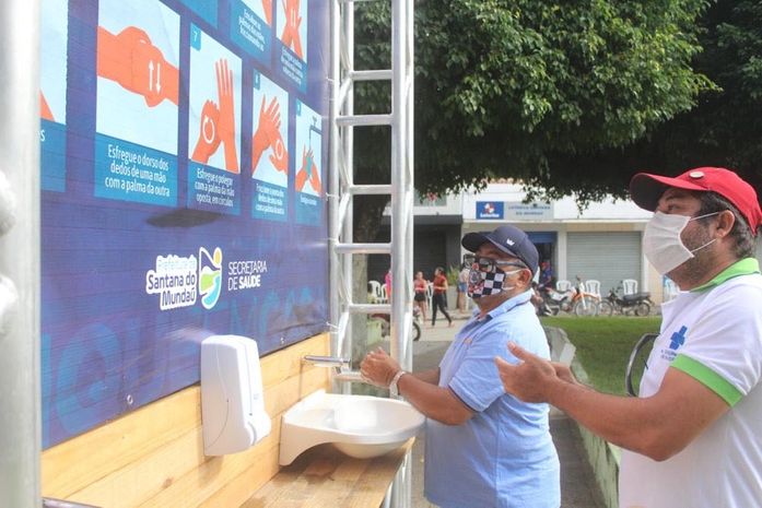 Covid-19: Prefeitura de Santana do Mundaú instala lavatório na Praça Santa Ana - centro da cidade