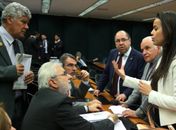 PEC da cláusula de barreira e do fim das coligações é aprovada por comissão