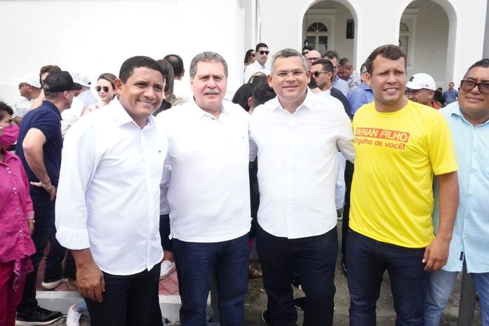 Até breve Renan Filho, diz Júlio Cezar durante ato de renúncia do governador