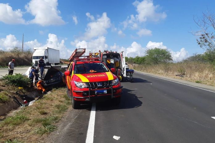 Acidente deixa um morto e três gravemente feridos, na BR-101