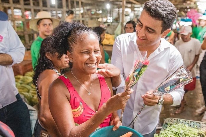 JHC distribui Rosas em Maceió em Homenagem às Mulheres