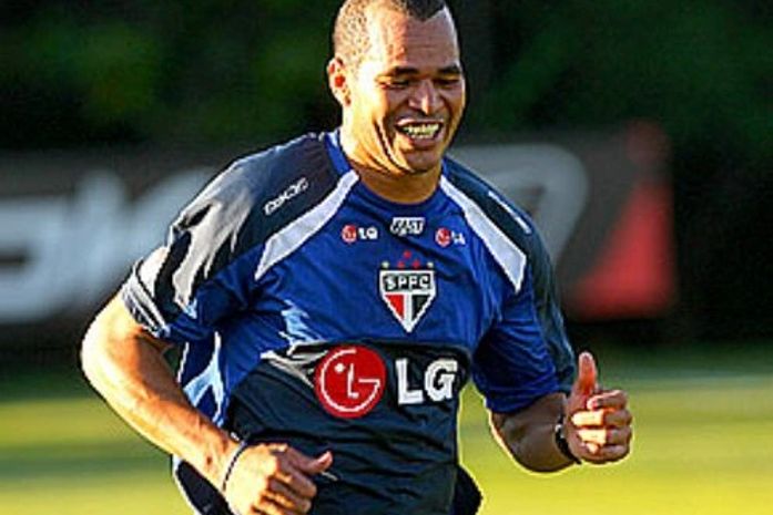 Vasco negocia para trazer atacante alagoano Aloisio Chulapa