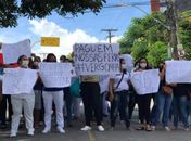 Funcionários do Hospital Sanatório iniciaram uma paralisação na manhã desta segunda-feira (19).