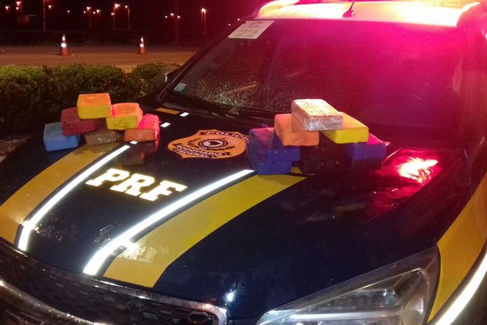 Droga estava escondida dentro de veículo