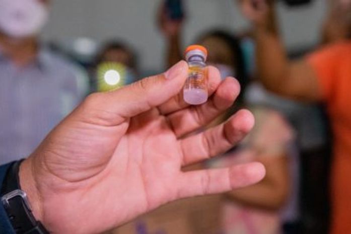 Após denúncia, Prefeitura de Maceió afasta enfermeira e muda protocolo durante a vacinação