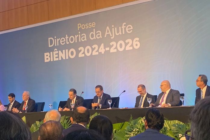 Humberto Martins participa de posse da nova diretoria da Ajufe